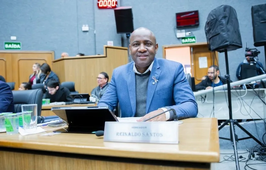 Vereador Reinaldo Santos solicita informações sobre a frota de veículos do transporte escolar em Cajamar