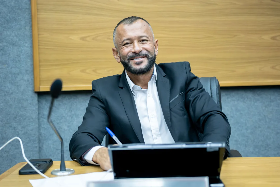 Flávio Comajo tem projeto aprovado e institui “Agosto Azul e Vermelho” em Cajamar