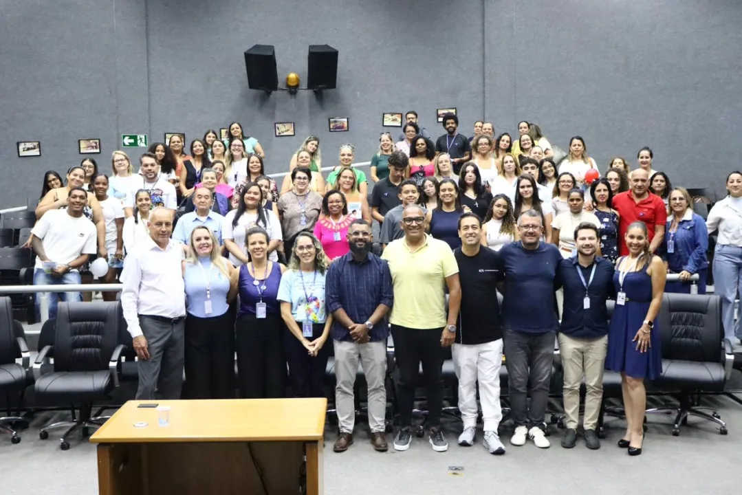 Escola do Legislativo promove palestra sobre conscientização do autismo