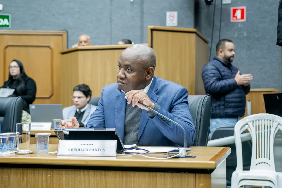 Reinaldo Santos propõe sistema online para atualização cadastral em Cajamar