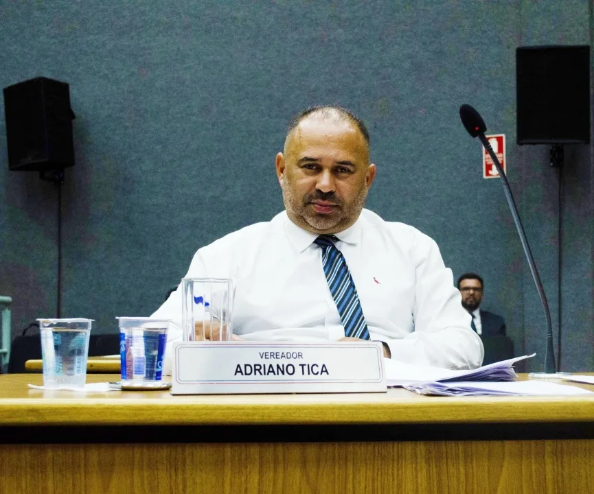  Adriano Tica solicita melhorias no Bairro Vau Novo 