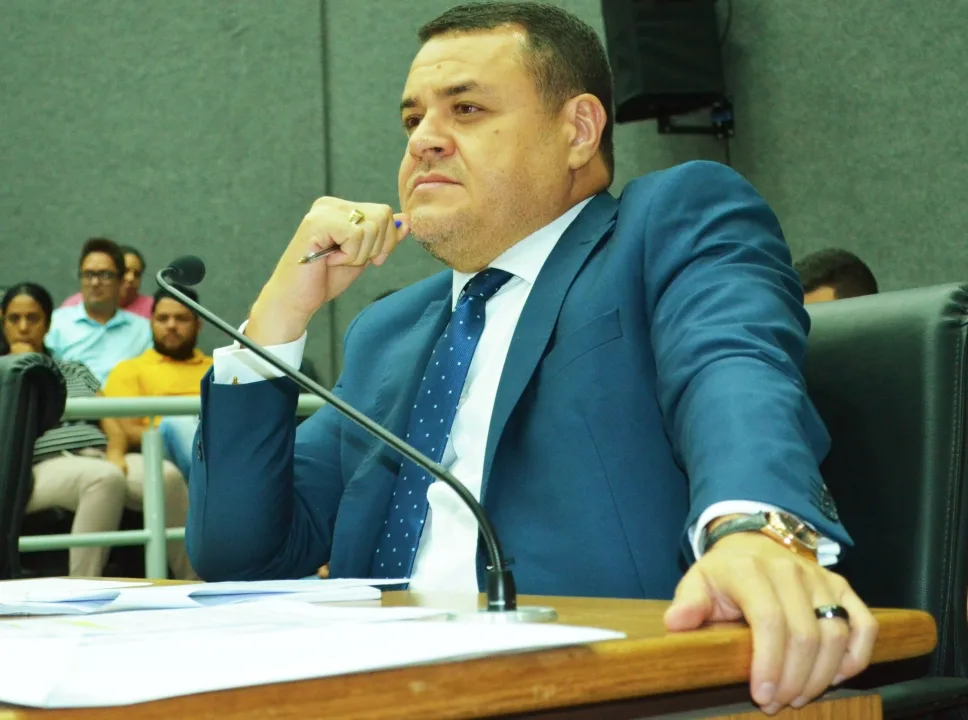 Alexandre Lima solicita manutenção em Escolas da rede Municipal