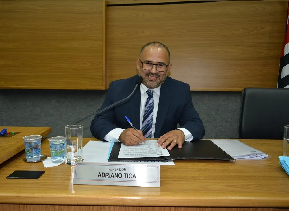 Adriano Tica solicita cronograma do Outubro Rosa