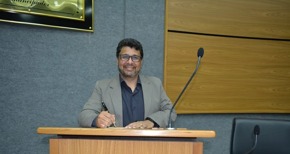 Edinho Domingues quer informatização nos processos da Prefeitura