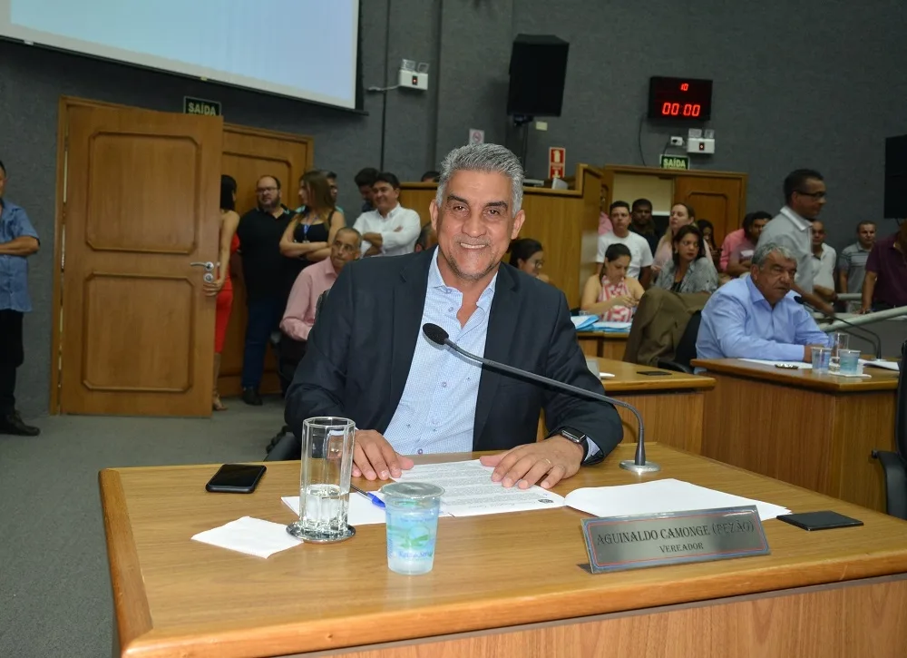 Vereador Pezão intercede por profissionais da Educação