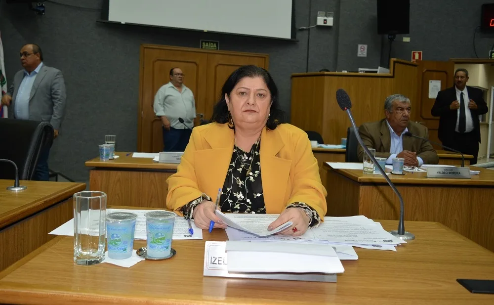 Izelda pede construção de parques no Portal dos Ipês