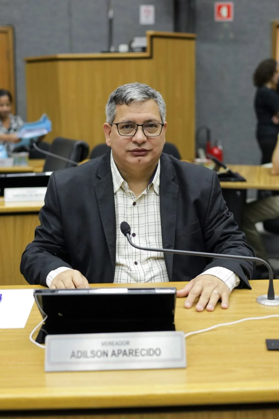 Vereador Adilson requer informações sobre manutenção e prevenção de riscos em vias públicas