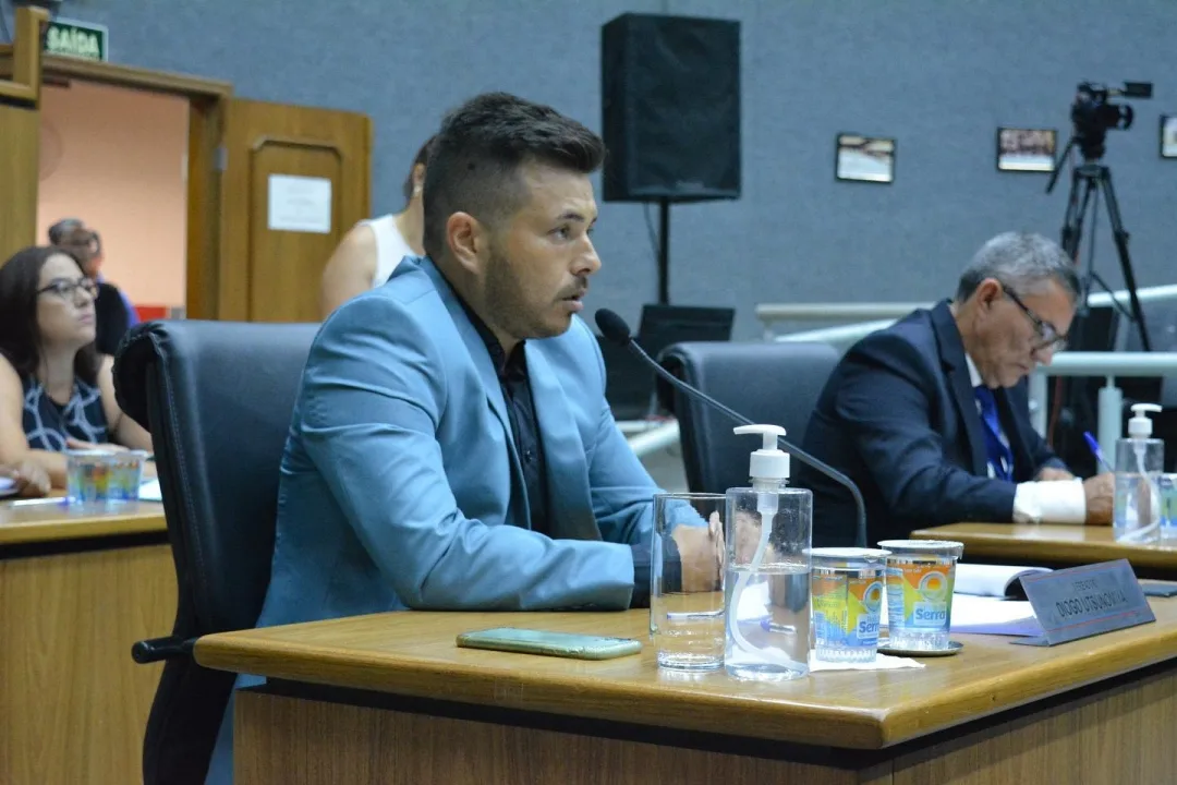 Vereador Diogo Japa solicita manutenção em ruas do Bairro Vau Novo 