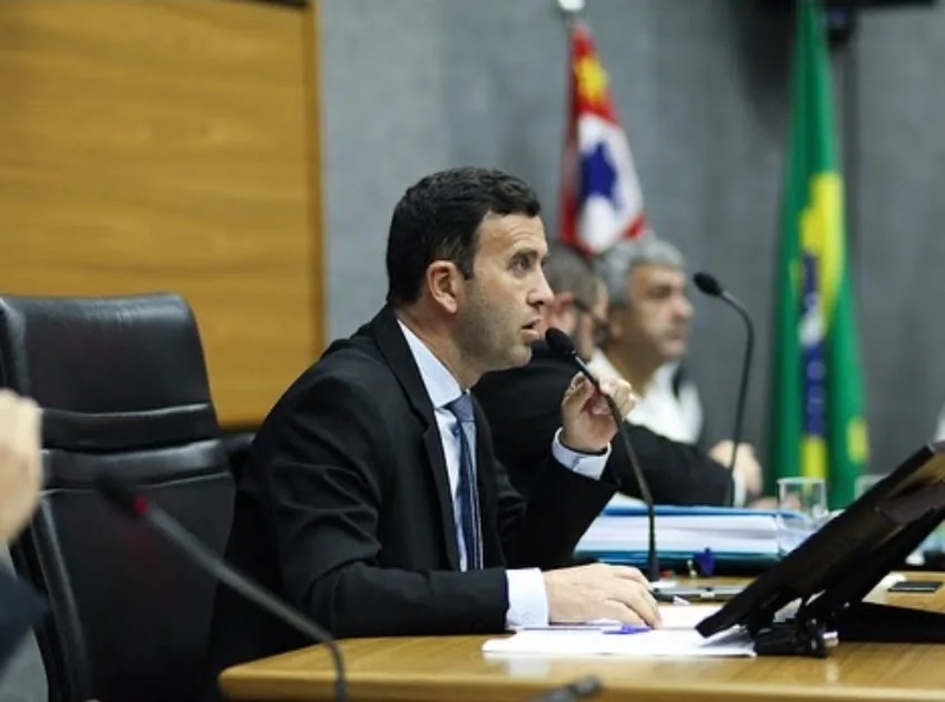 Vereador Clebinho solicita alteração de rota e novo ponto de ônibus na Rodovia Edgar Máximo Zambotto