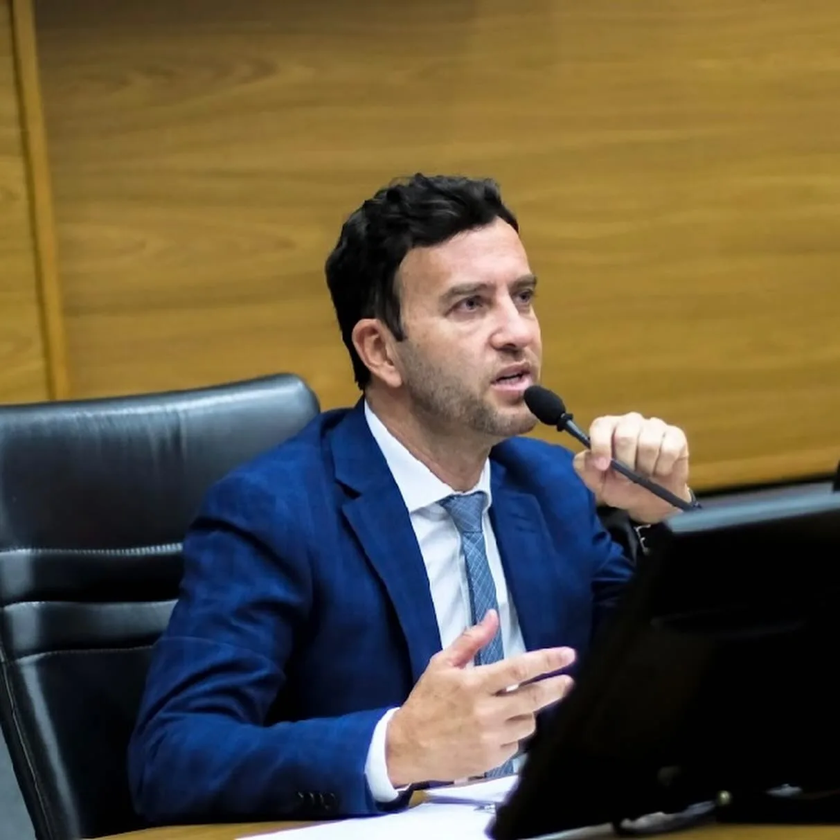 Vereador e Presidente da Câmara, Clebinho propõe ação de capinagem para melhorias na Rua Itaberá, em Jordanésia